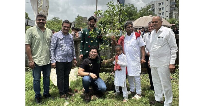 आषाढ़ी दूज पर मिनी रणूजा में ‘ग्रीनमैन’ विरल देसाई ने किया भव्य पौधारोपण व पौधा वितरण