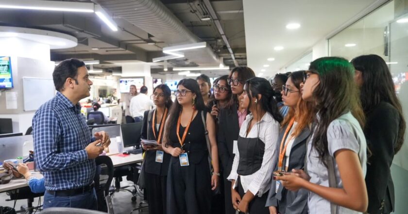 पारुल यूनिवर्सिटी के पत्रकारिता छात्रों ने दिल्ली के प्रमुख न्यूज़रूम का किया दौरा