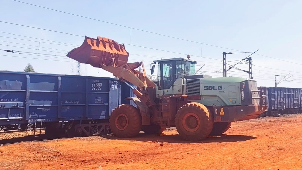Vedanta Aluminium Cuts CO₂ Emissions by Half with EV Loader Deployment at Kodingamali